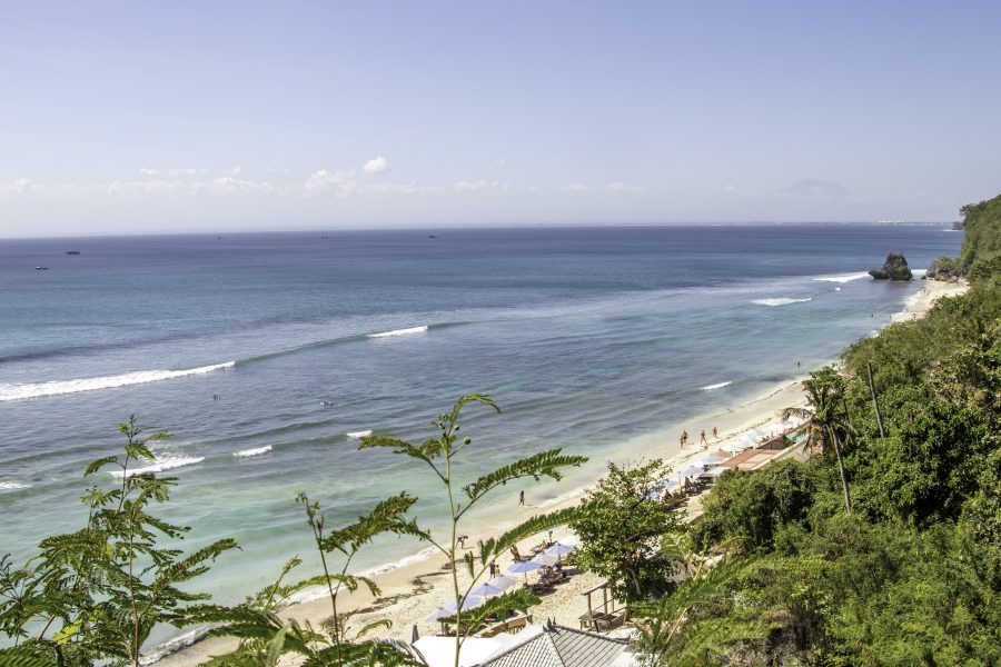 View of the waves from the cliff above Thomas Beach