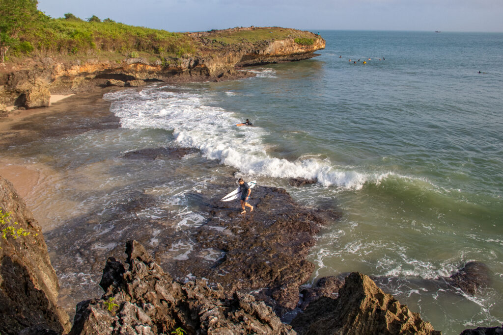 Entry and exit from the beach at Honeymoon