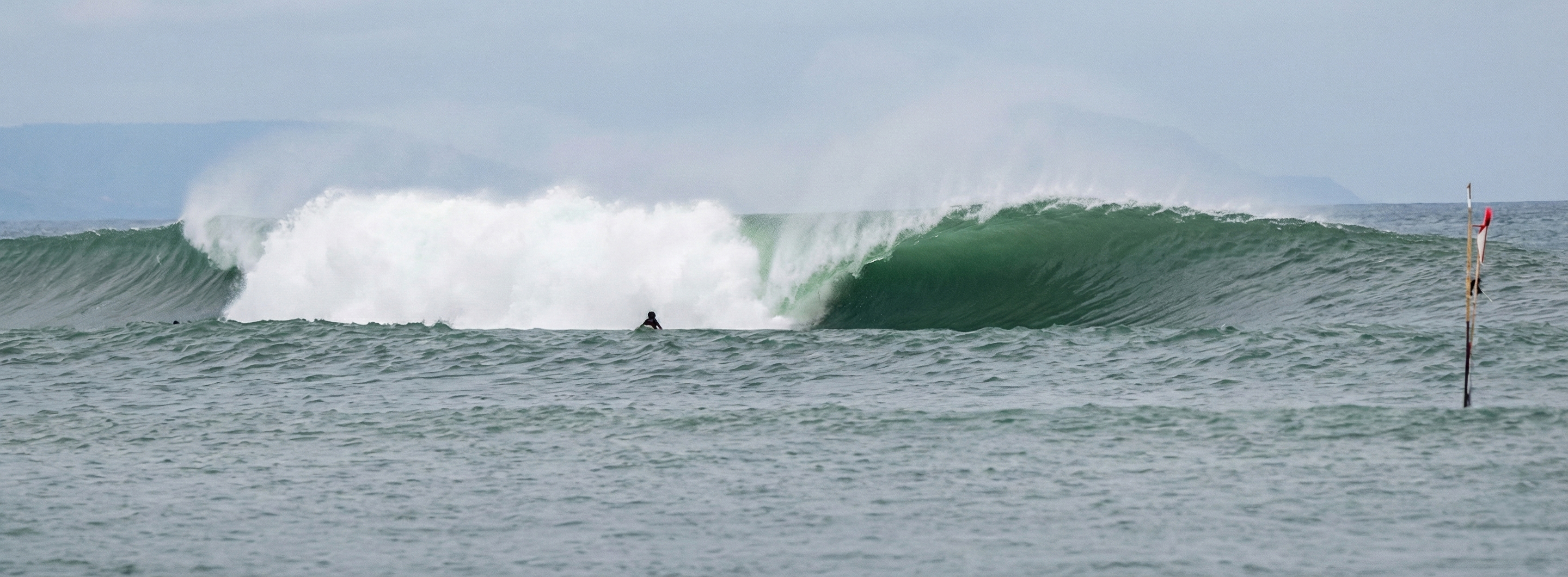 Heavy barreling wave at Sindhu Left.