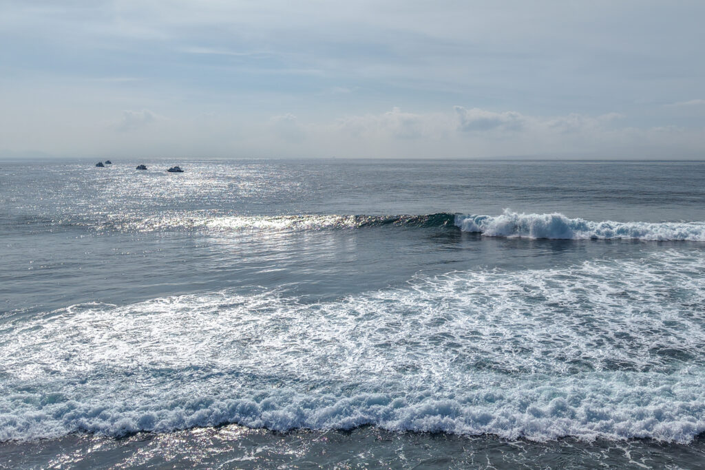 Long wave at Ssanur Reef.